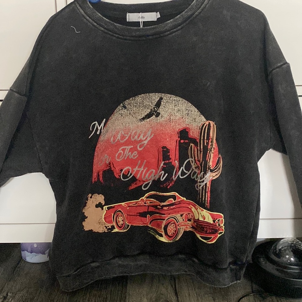 adika crewneck